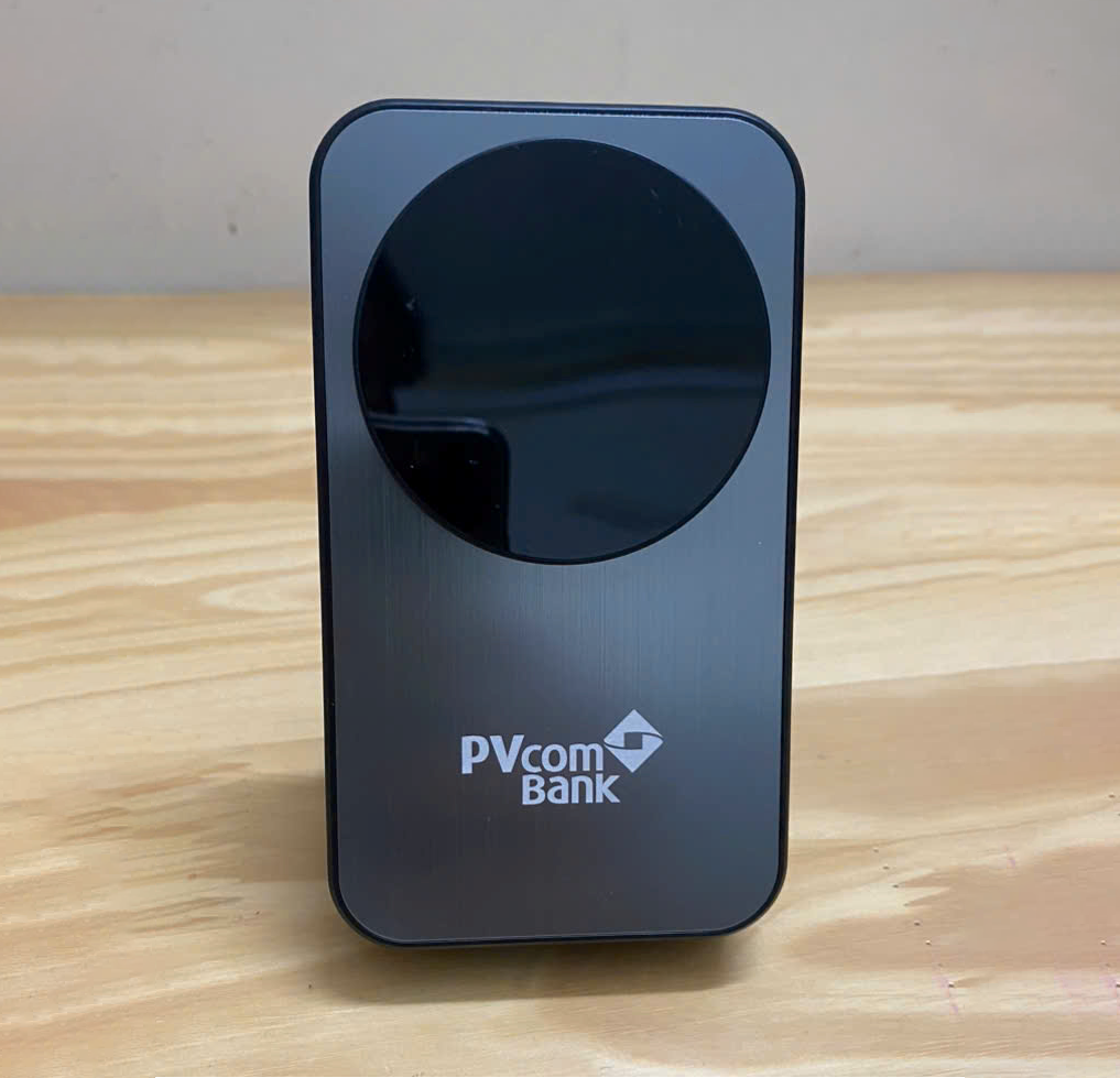 Quà tặng sạc không dây từ tính 3 trong 1 – Ngân hàng PVCombank